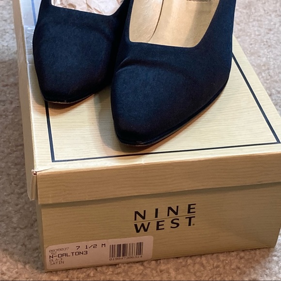 Nine West N-Dalton3 Black Satin Pump Size 7.5 - Picture 9 of 13